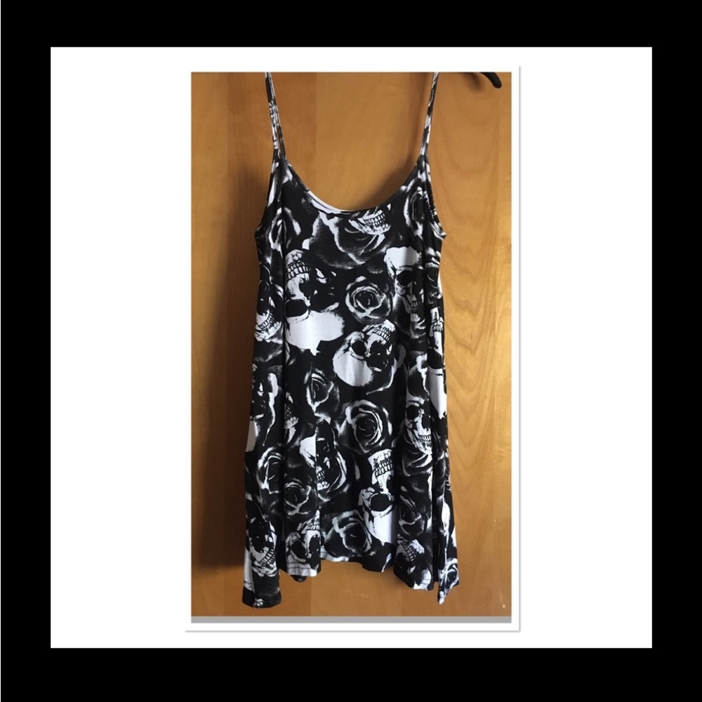 Spaghetti strap tunic top. Very flowy and comfortable.